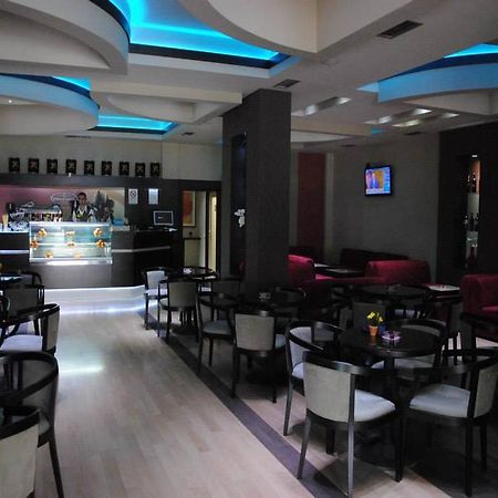 格兰德酒店 爱尔巴桑 外观 照片
