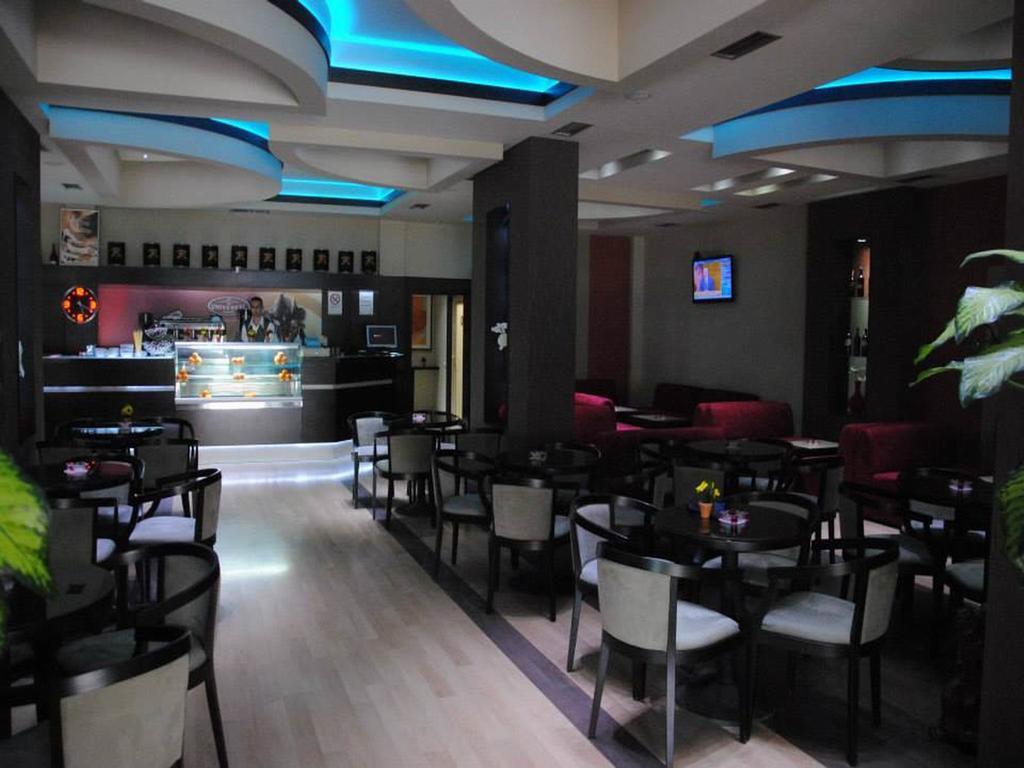 格兰德酒店 爱尔巴桑 外观 照片