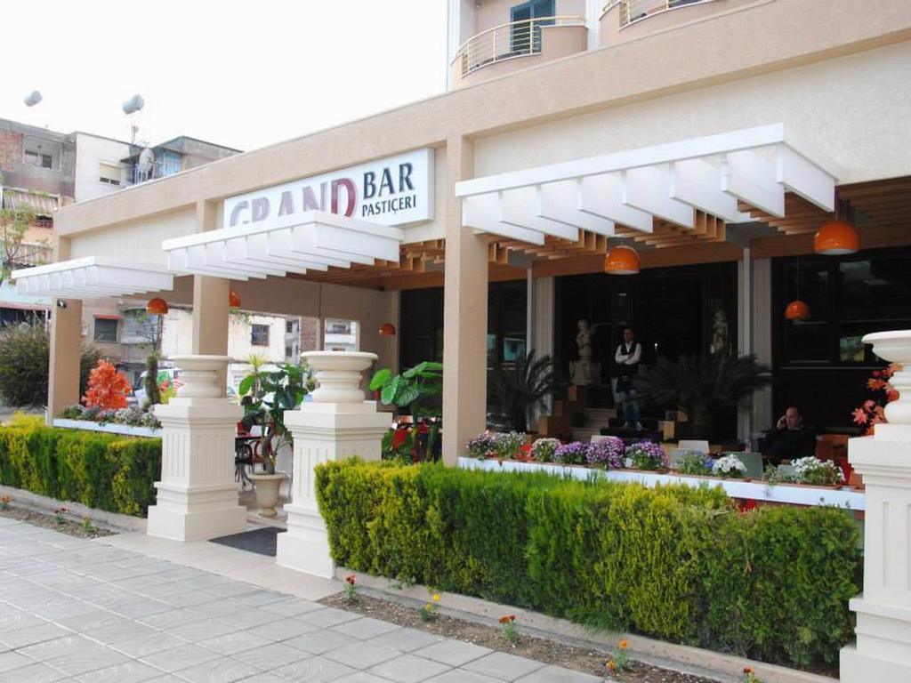 格兰德酒店 爱尔巴桑 外观 照片